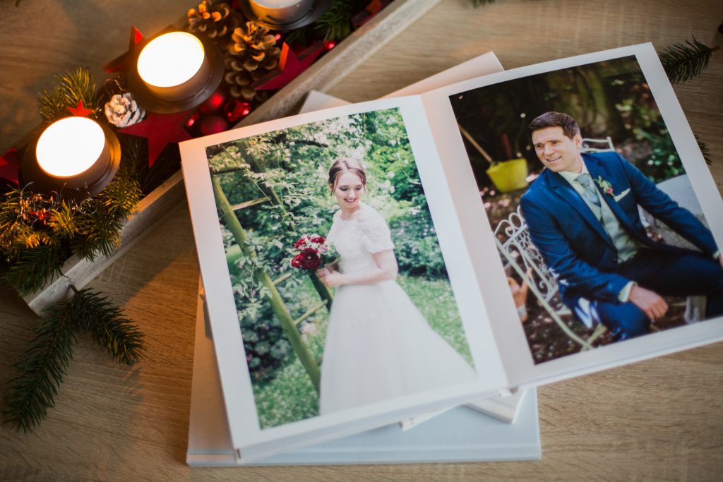 Wir gestalten ein tolles Fotobuch aus den Hochzeitsfotos, die wir für Euch in Braunschweig und Umgebung machen.